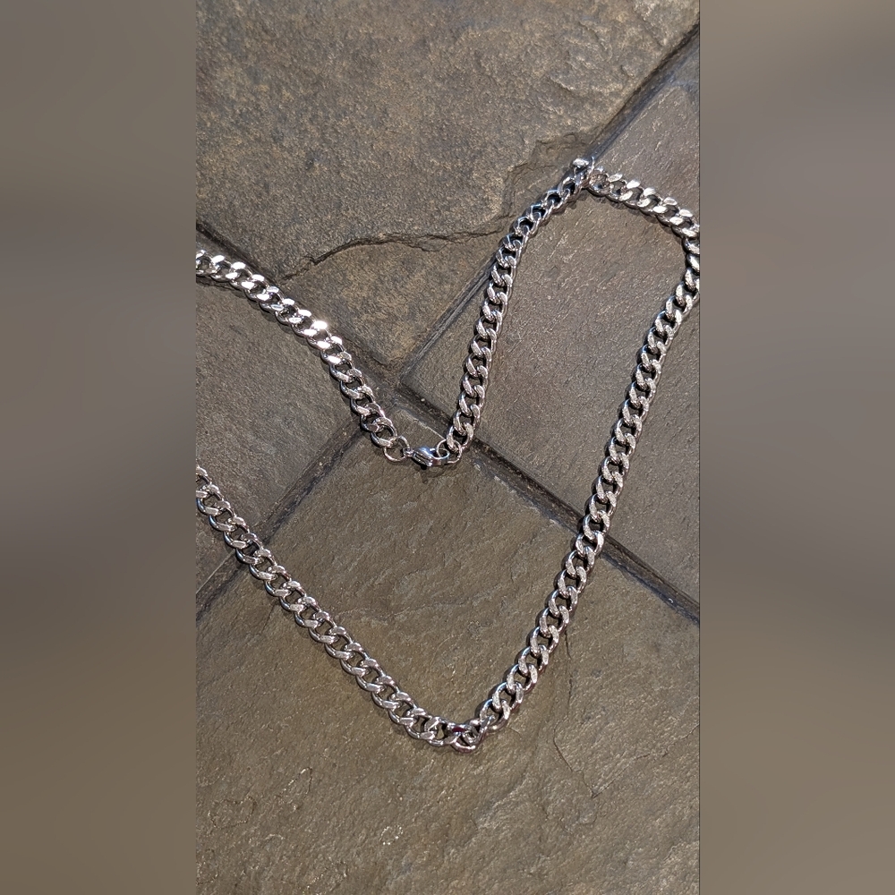 Stylish 22" Silver Chain Necklace
